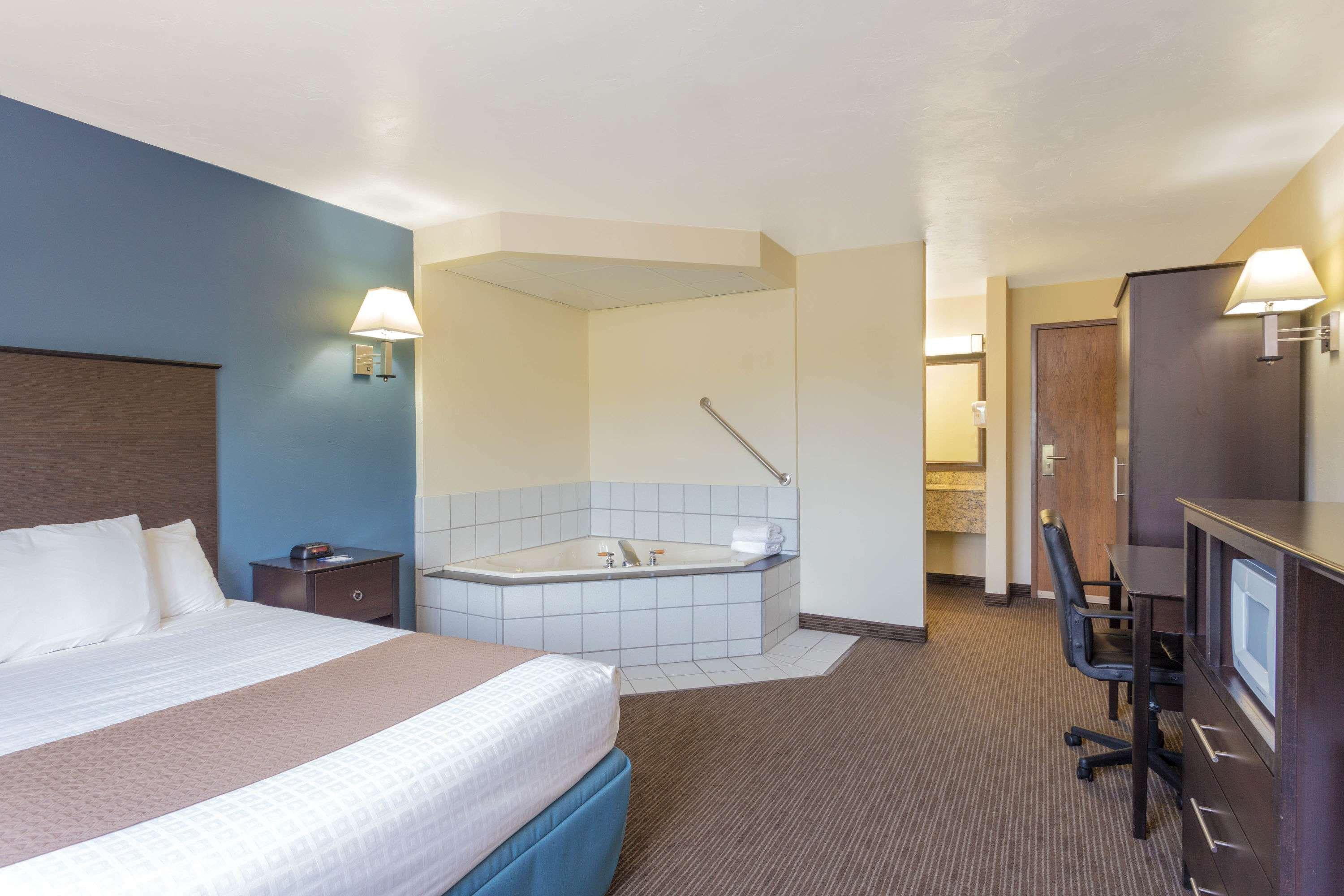 Americinn By Wyndham Green Bay West Extérieur photo