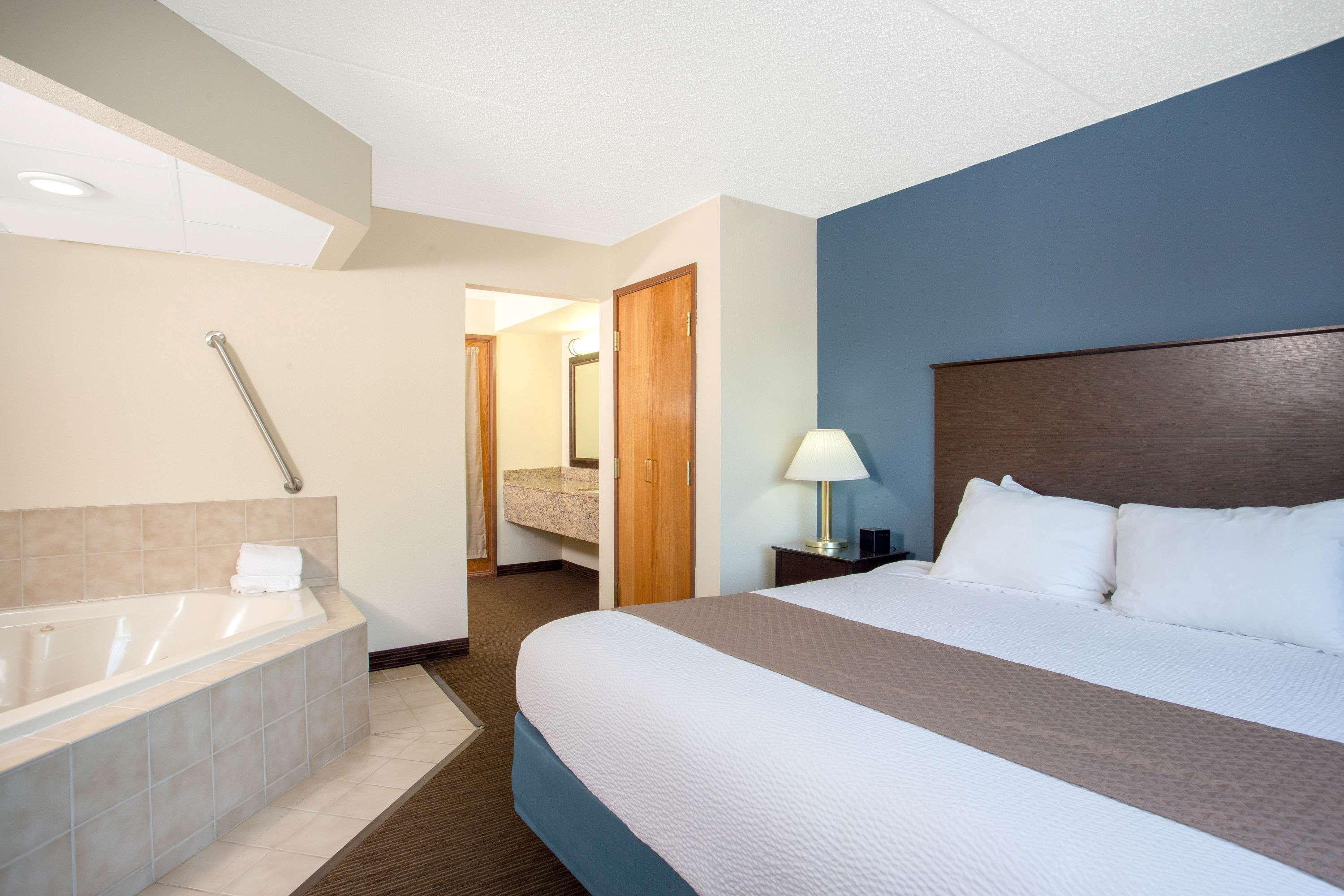 Americinn By Wyndham Green Bay West Extérieur photo